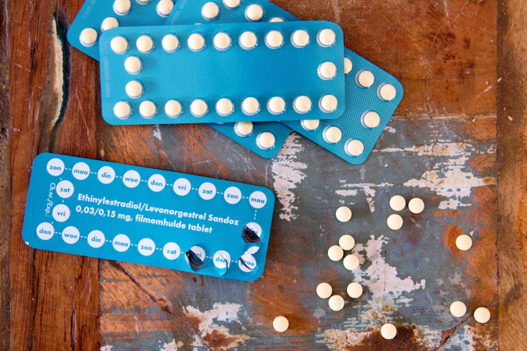 Métodos contracetivos hormonais podem aumentar risco de cancro da mama, revela novo estudo