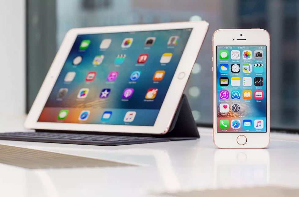 “Diz-me Baixinho” é o novo filme da Prime Video onde o romance adolescente já conquistou o público todo