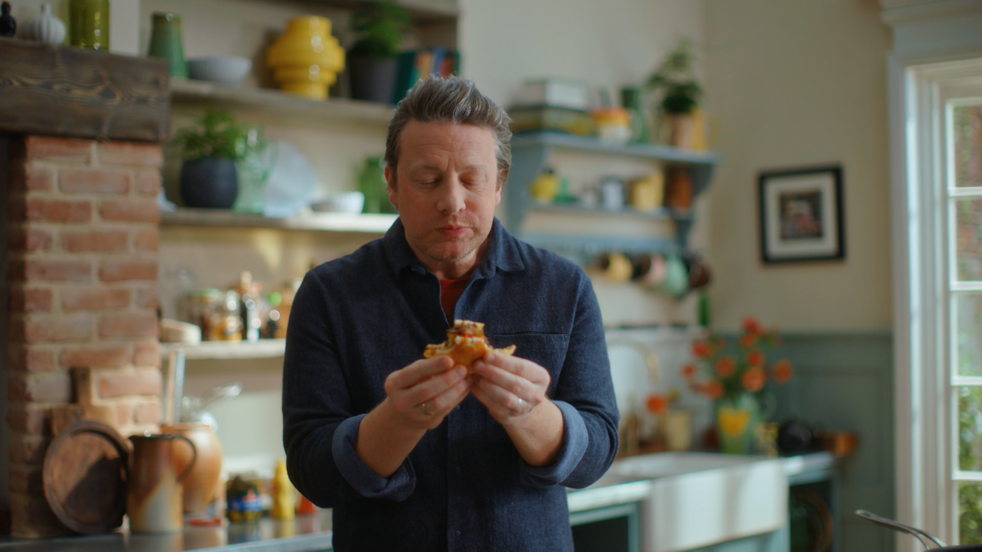 Receita. Este smash burger de Jamie Oliver é fácil de fazer (e os miúdos vão adorar)