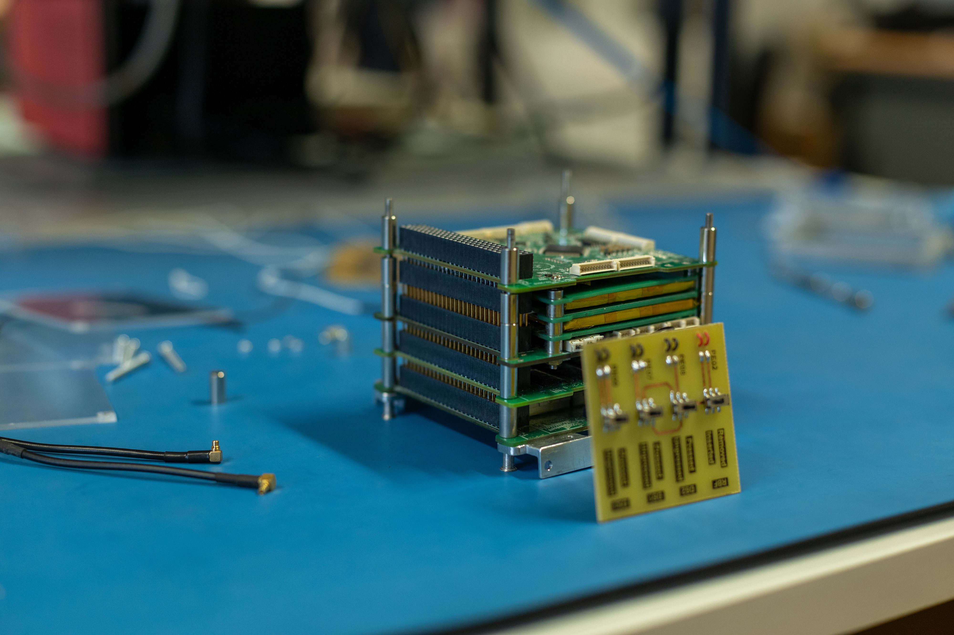 ISTSat-1: Um ano no espaço, 5.500 órbitas à Terra e “quase” pronto para trabalhar