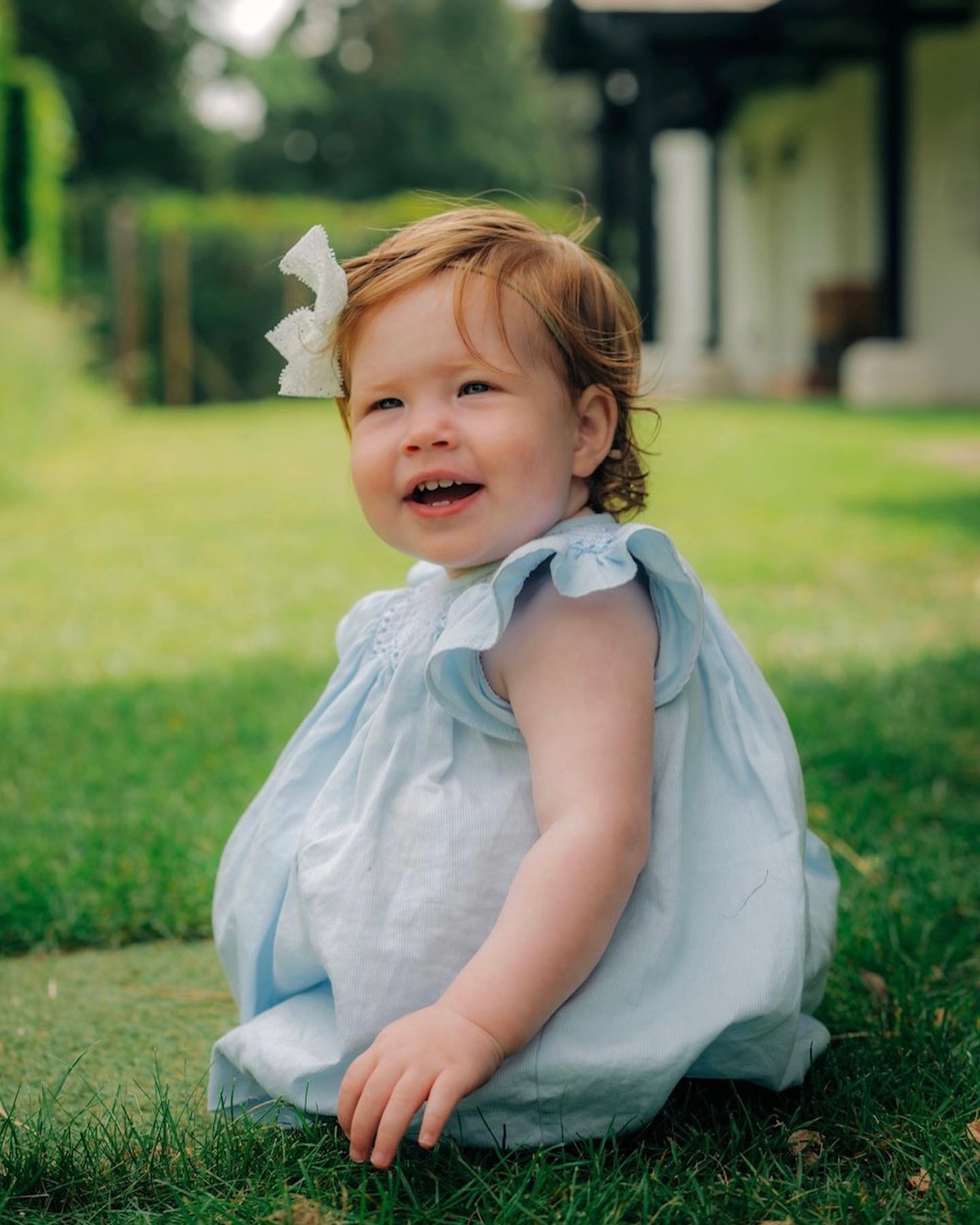 Lilibet, filha de Harry e de Meghan, completou 1 ano — e a foto da festa de aniversário é uma ternura