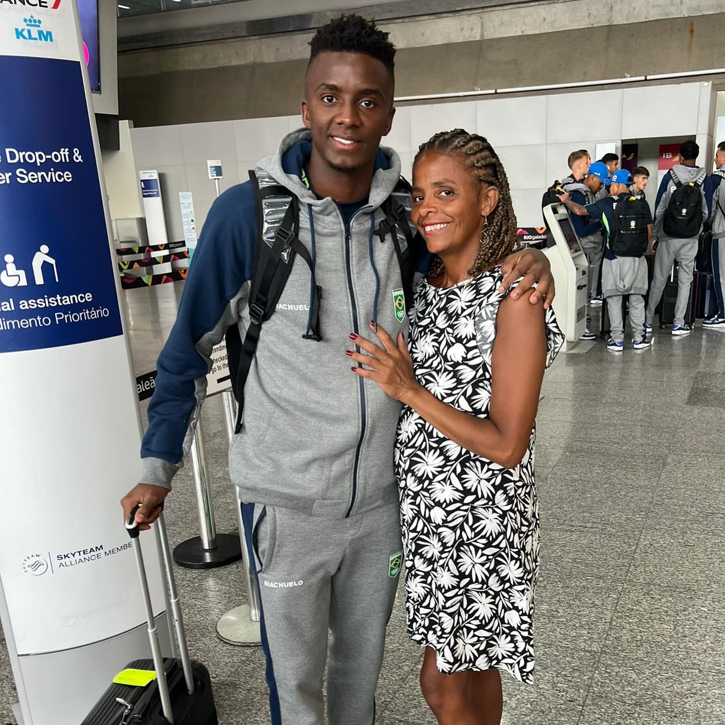 Mãe de jogador de futebol morre horas antes do filho entrar em campo. No final da partida, Andrew cedeu à emoção (VÍDEO)