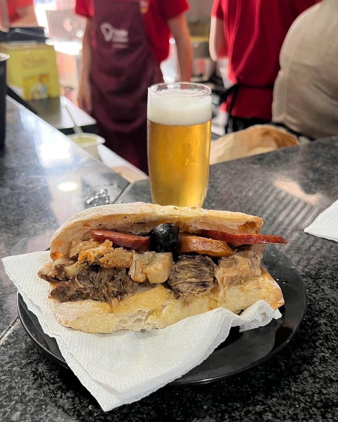 As melhores sandes de cozido do Oeste que custam 4,50€ e o deixam cheio