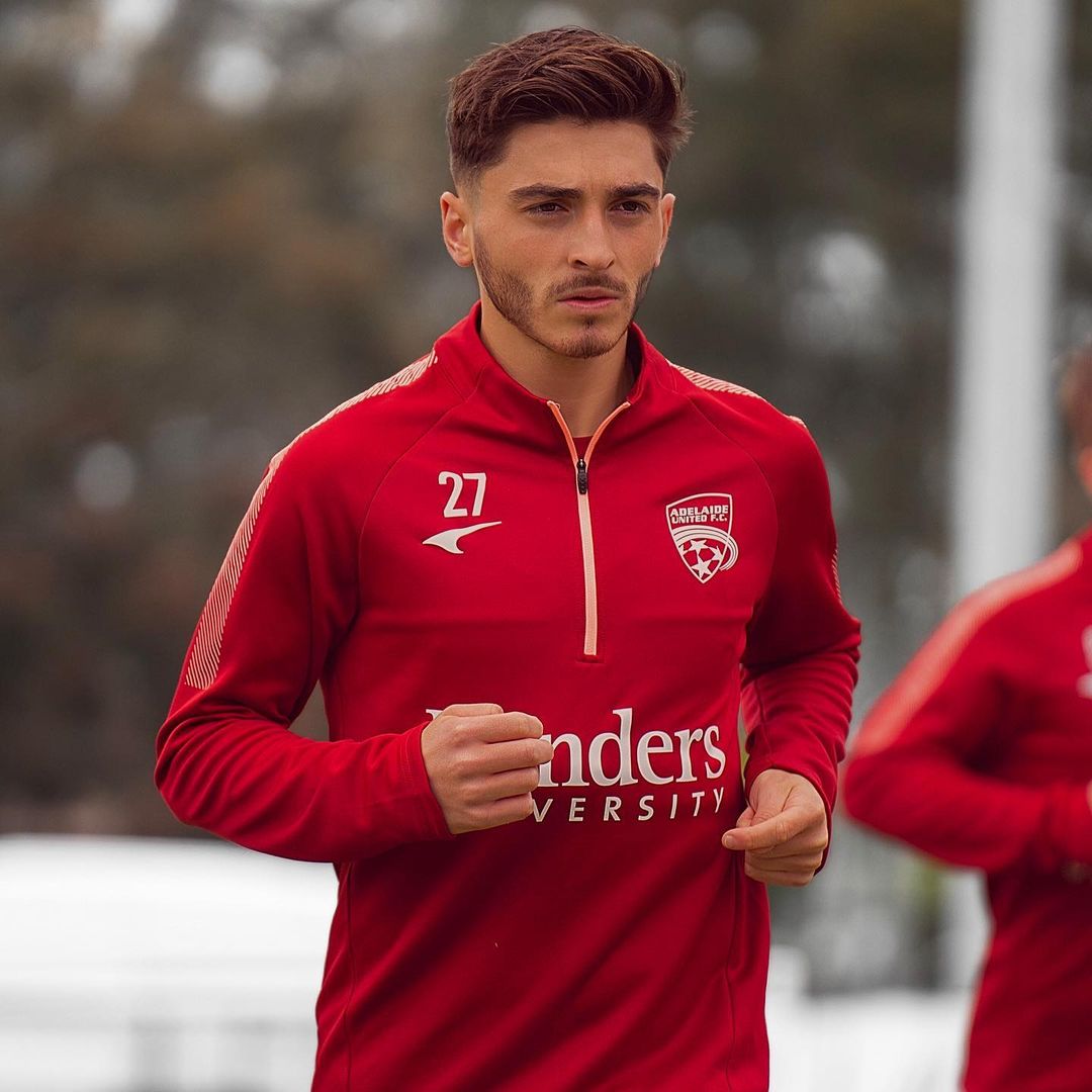 “Sou futebolista e sou gay”. Primeiro jogador de futebol profissional assume homossexualidade