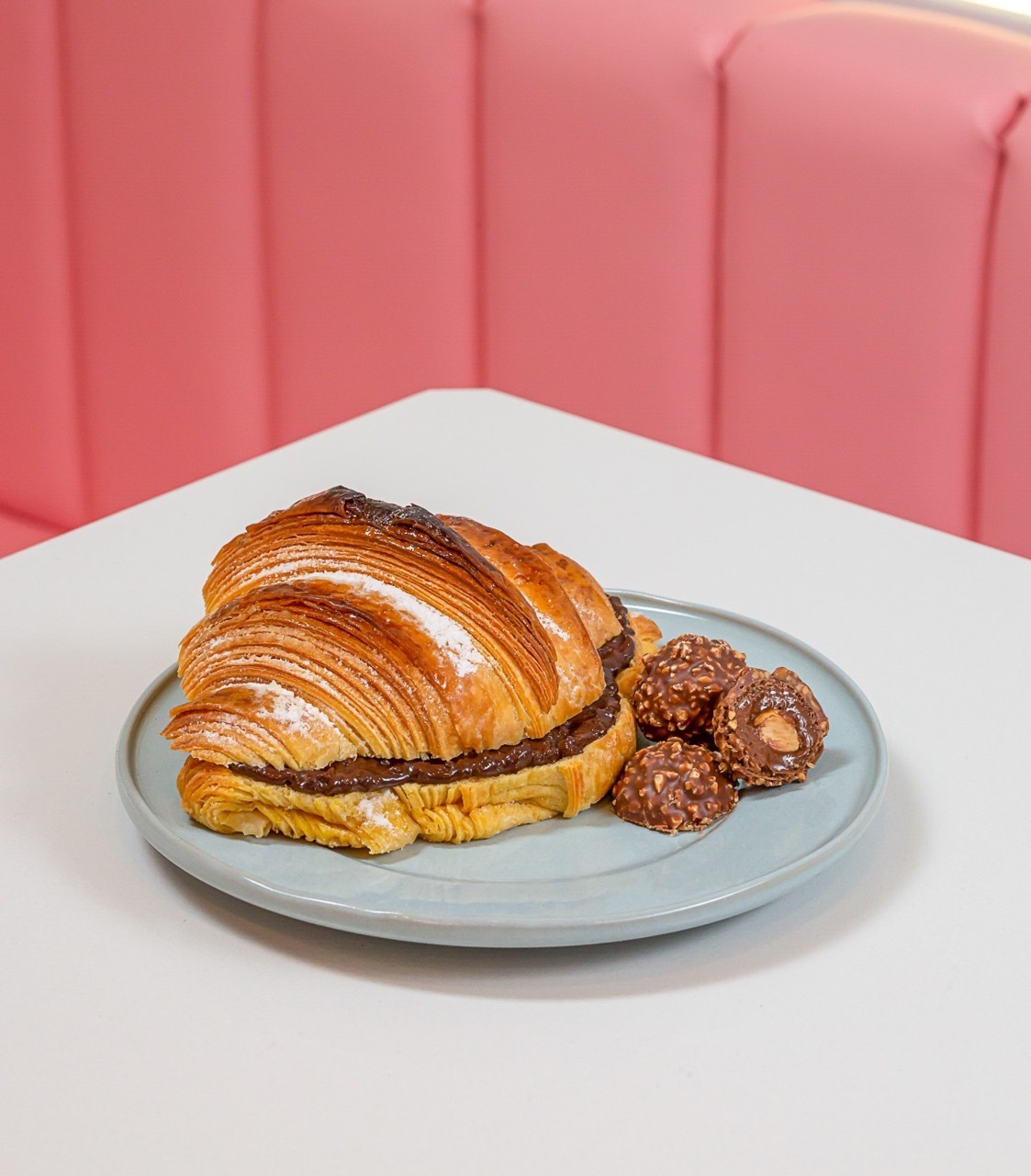 Há mais uma razão para comer Ferrero Rocher neste Natal – os croissants da Maria Croissant com recheio do bombom