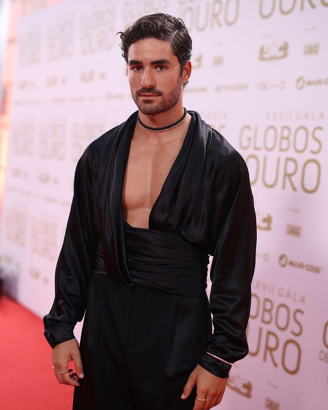 Entrevistámos José Condessa enquanto o ator se preparava para a noite de Globos de Ouro