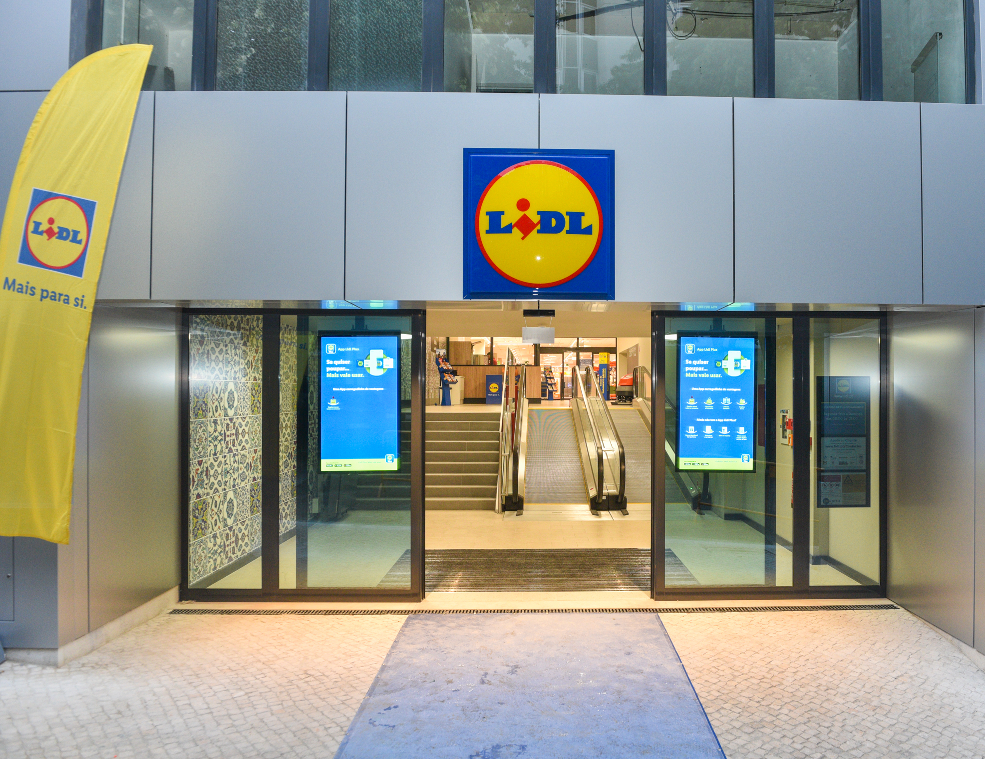 Funcionário do Lidl despedido por fumar droga na pausa de trabalho recebe indemnização de 3.500€. Entenda