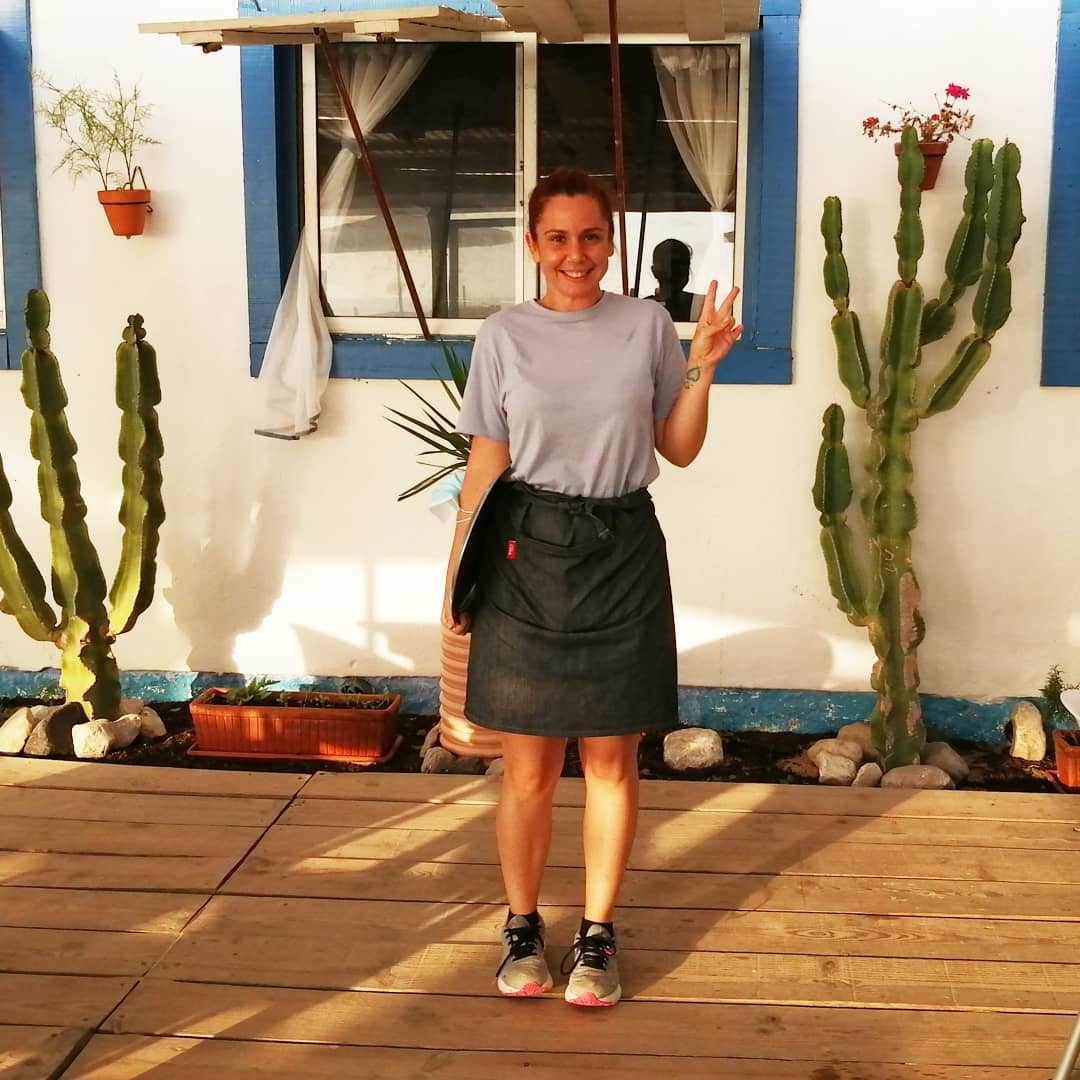 Afastada da TV, Sara Norte arranja emprego num restaurante de praia