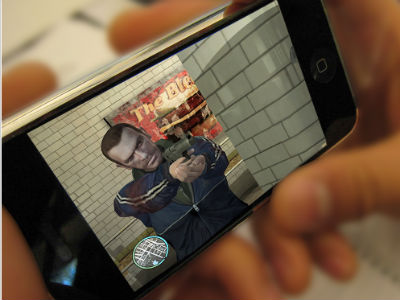 Tempestade de neve inédita em Paris obrigou pessoas a fazer esqui para chegar ao trabalho