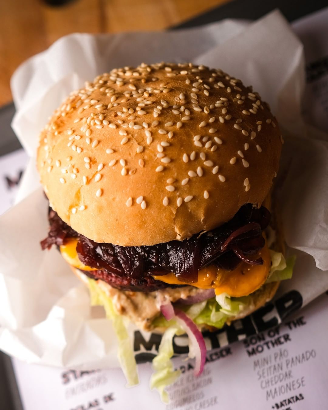 Vegan ou não, diga lá que não comia este hambúrguer vegetal em promoção na Glovo?