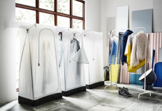 Acabou a roupa amarrotada em viagem e os outfits à conta. Por 13€ pode levar o armário