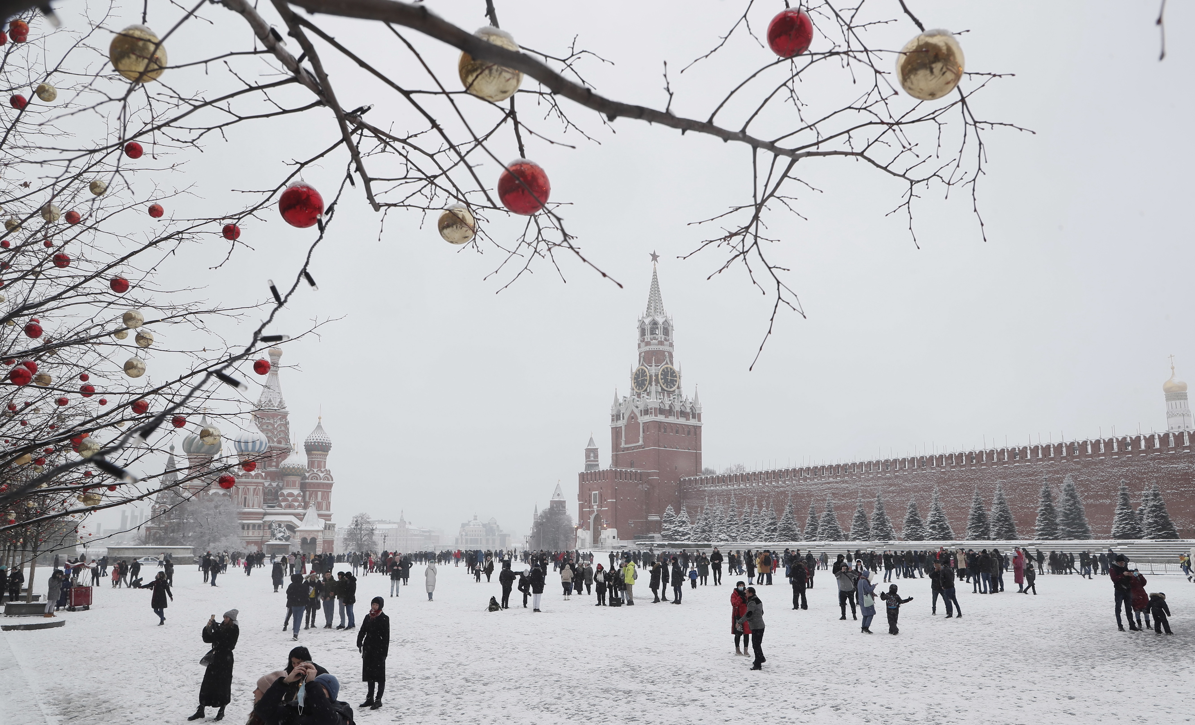 Сильный мороз в москве. Морозы в Москве. Красная площадь в снегу. Москва красная площадь снегопад.