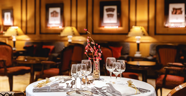 O verão traz novos menus de almoço ao Hotel Dom Pedro Lisboa (com carpaccios e ceviches)