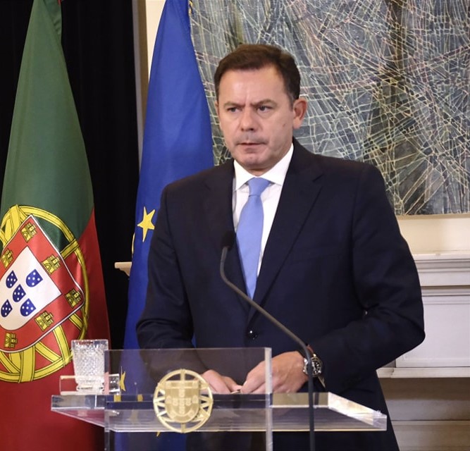 Montenegro vítima de cibercrime. Apresentou queixa por uso da sua imagem e voz para vender produto financeiro