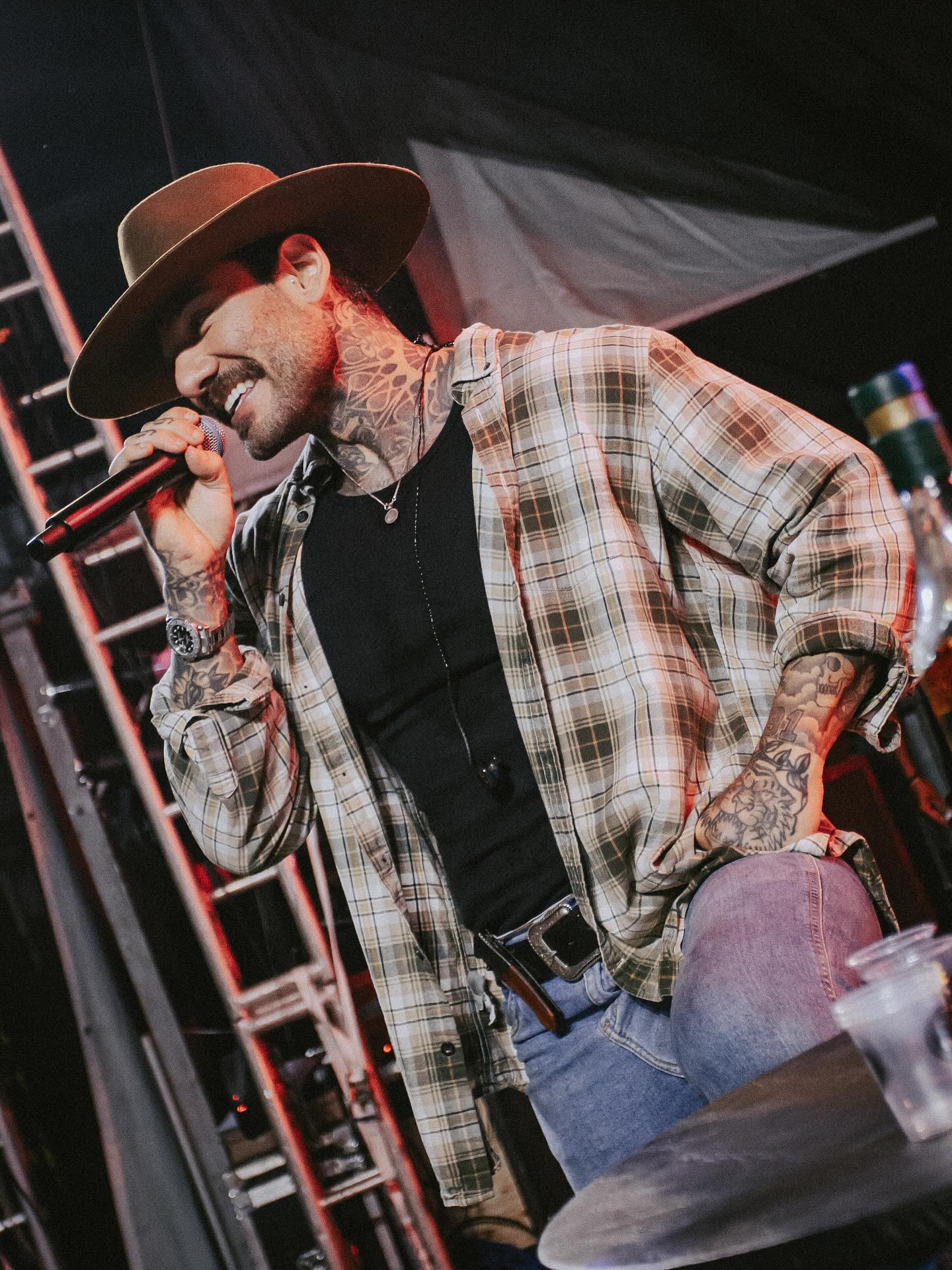 16 fotos de Lucas Lucco que fazem o coração palpitar. Cantor está de regresso a Portugal para 2 concertos