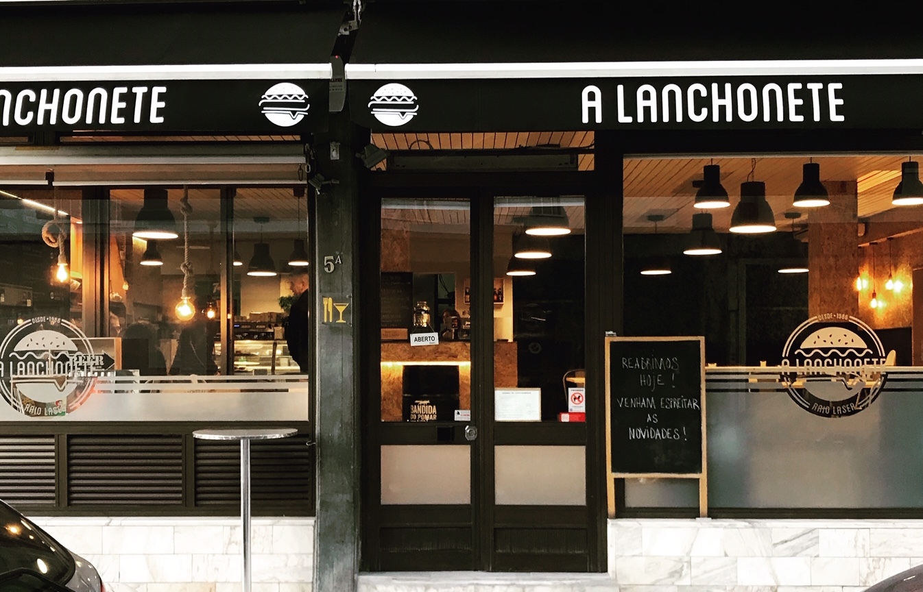 Lanchonete. O restaurante do pão de queijo, pastel de feira e bolo brigadeiro