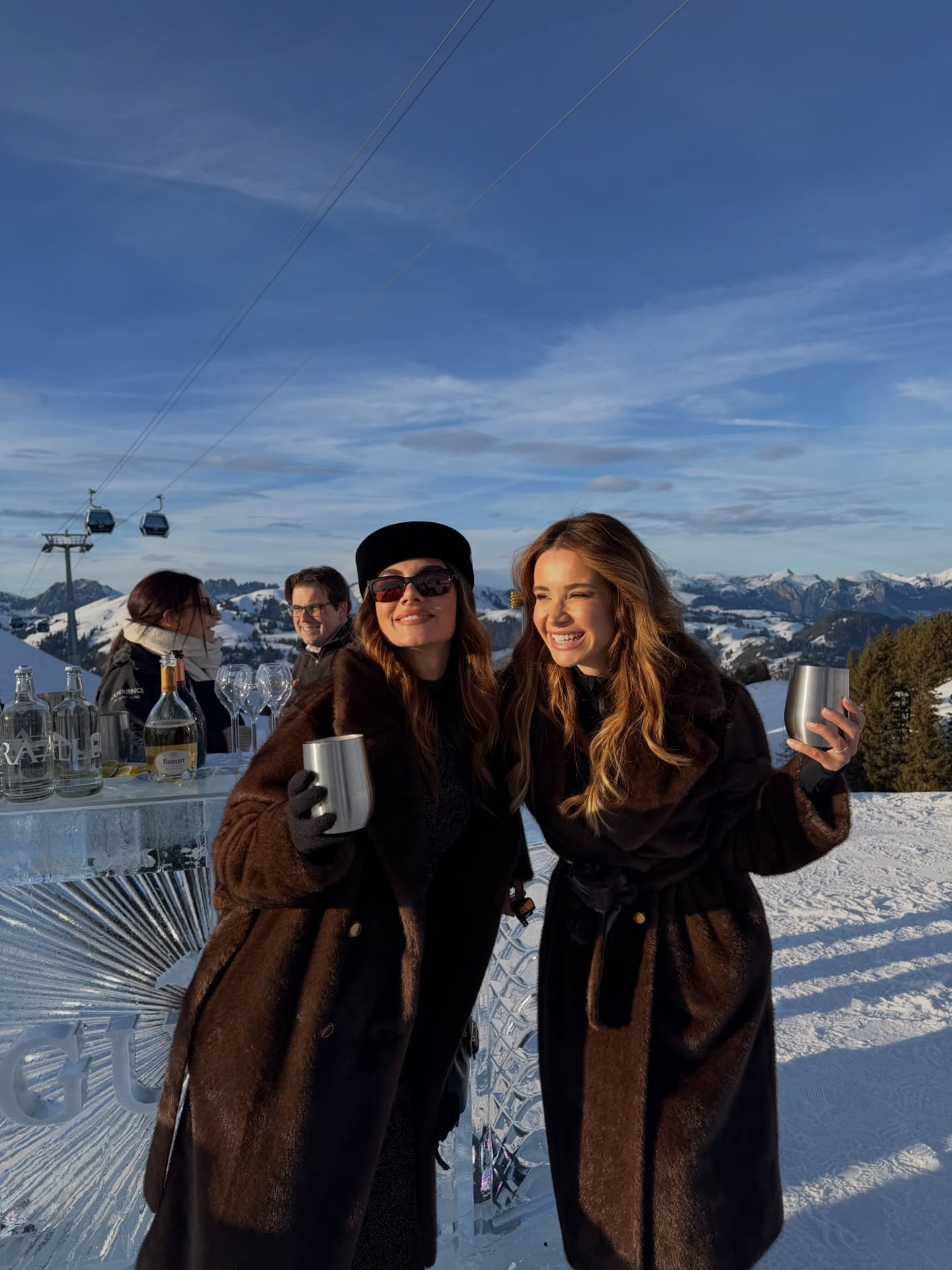 Liliana Filipa e Bruna Gomes deslumbram nos Alpes. Tem de ver os looks para a neve das influenciadoras