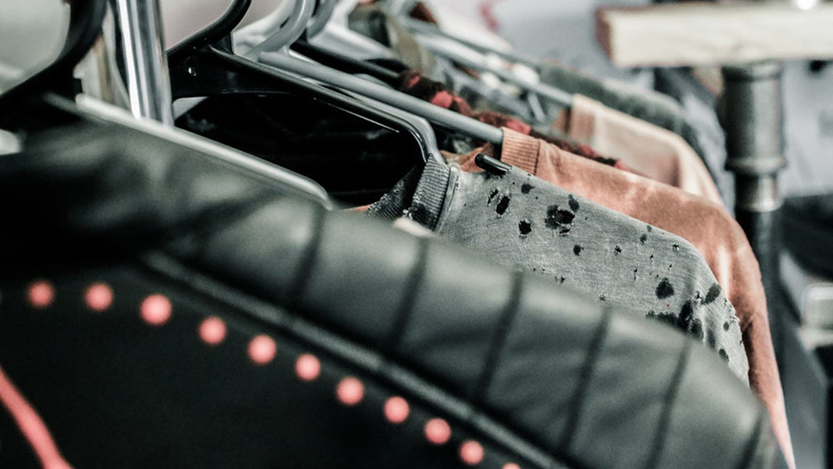 Armário cápsula. Como viver com menos peças de roupa? Conselhos e sugestões