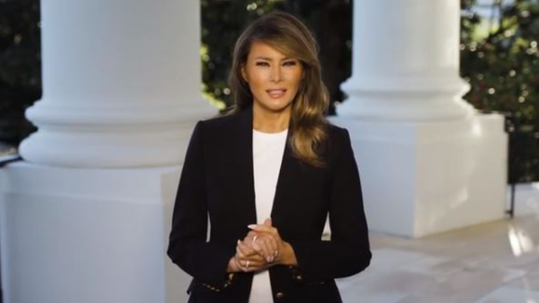 Estará Melania Trump a usar serviços de beleza quando estes são proibidos?