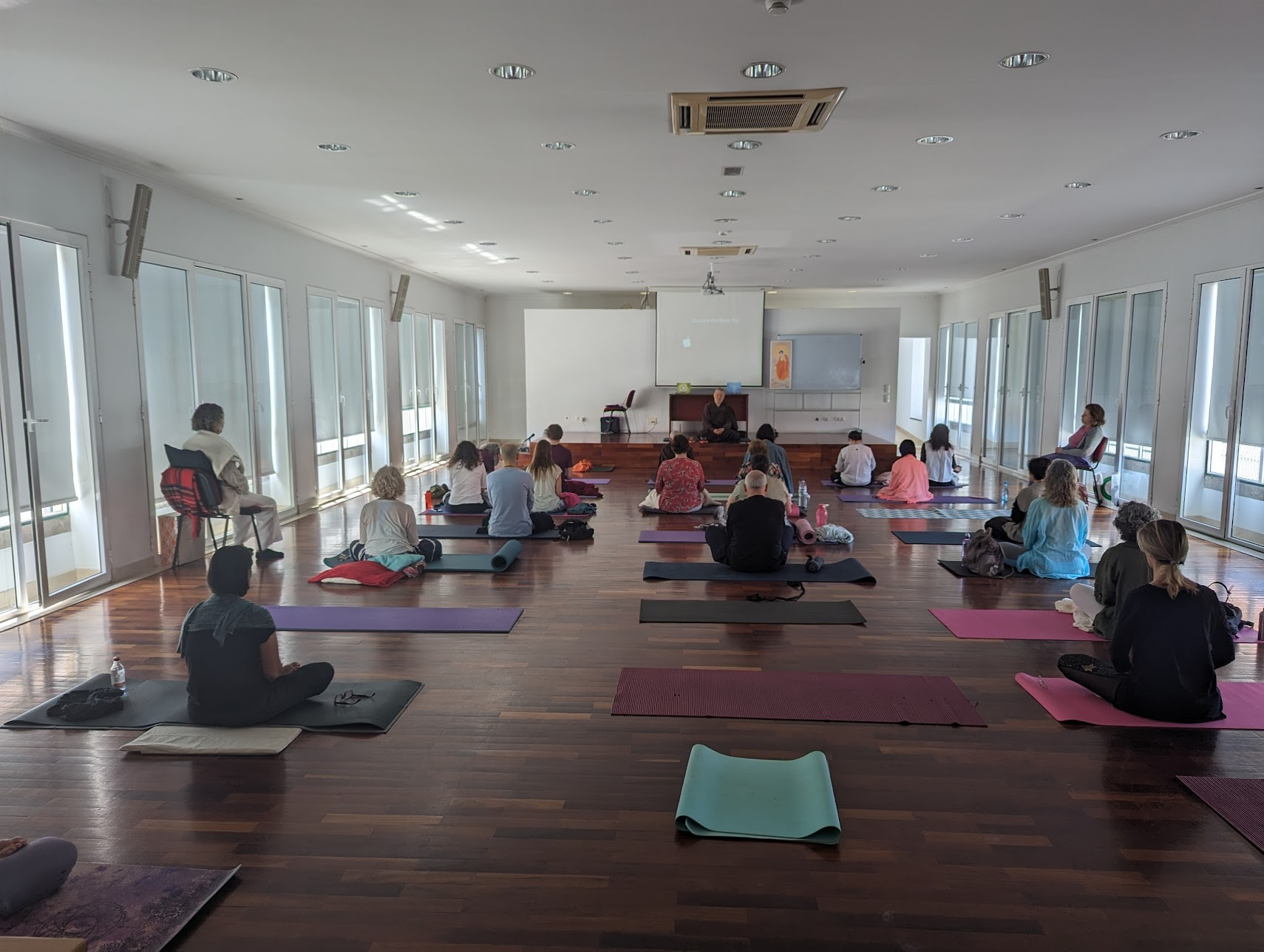 Precisa de fazer um reset? Este retiro de meditação é grátis. Saiba onde e quando acontece