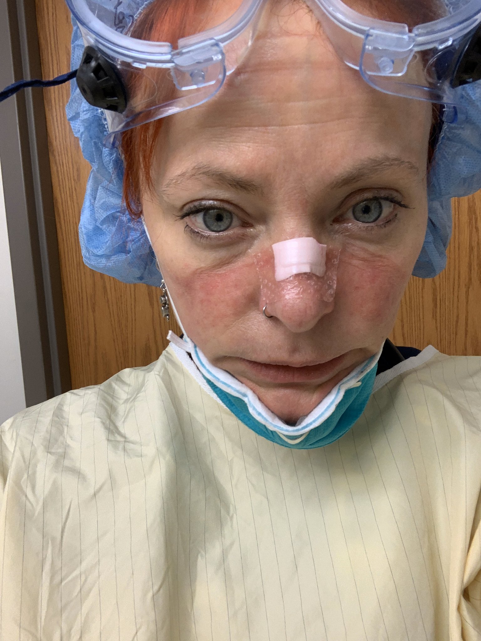 COVID-19. As fotos emocionantes dos profissionais de saúde depois de dias esgotantes nos hospitais