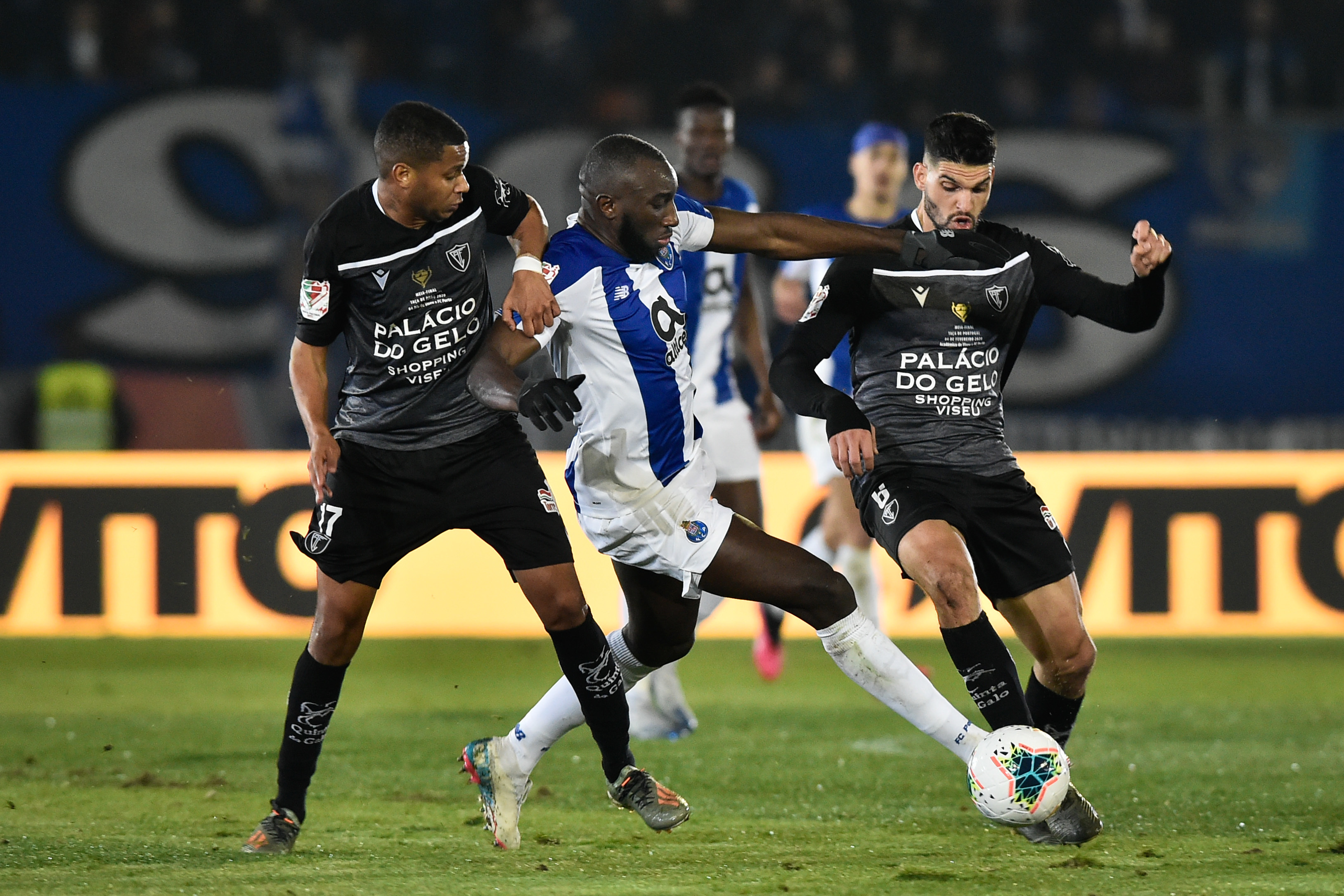 Apito final no FC Porto-Cardiff e jogadores dos dragões foram