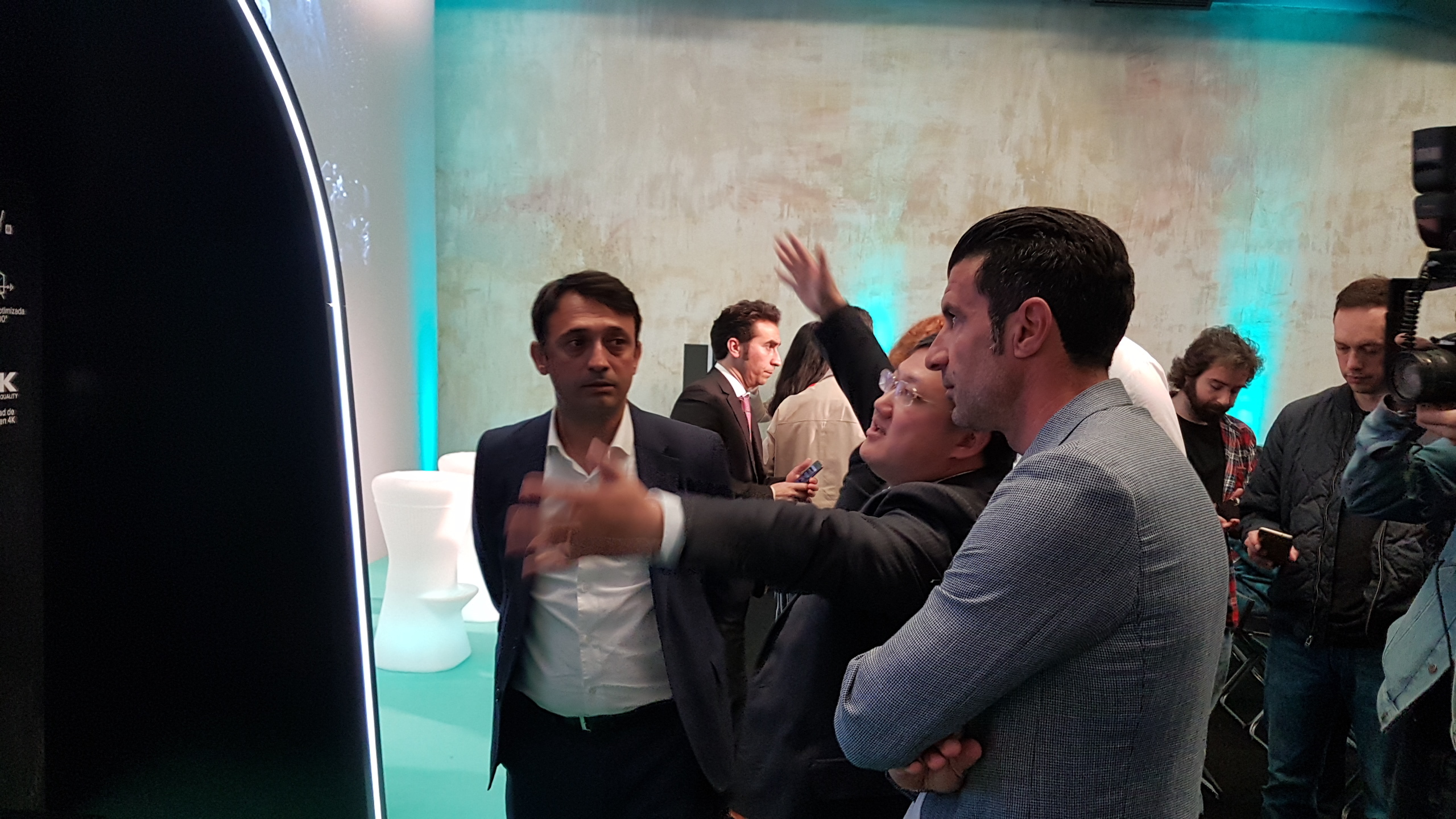 Habemus beijo! #Savana protagonizam primeiro beijo em frente às câmaras