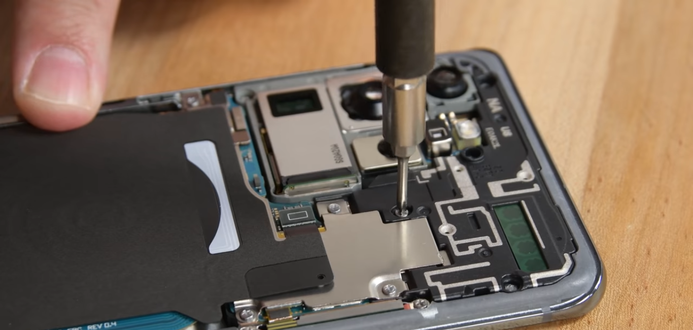 Galaxy S20 Ultra “deslumbra” na fotografia, mas deixa muito a desejar na reparabilidade