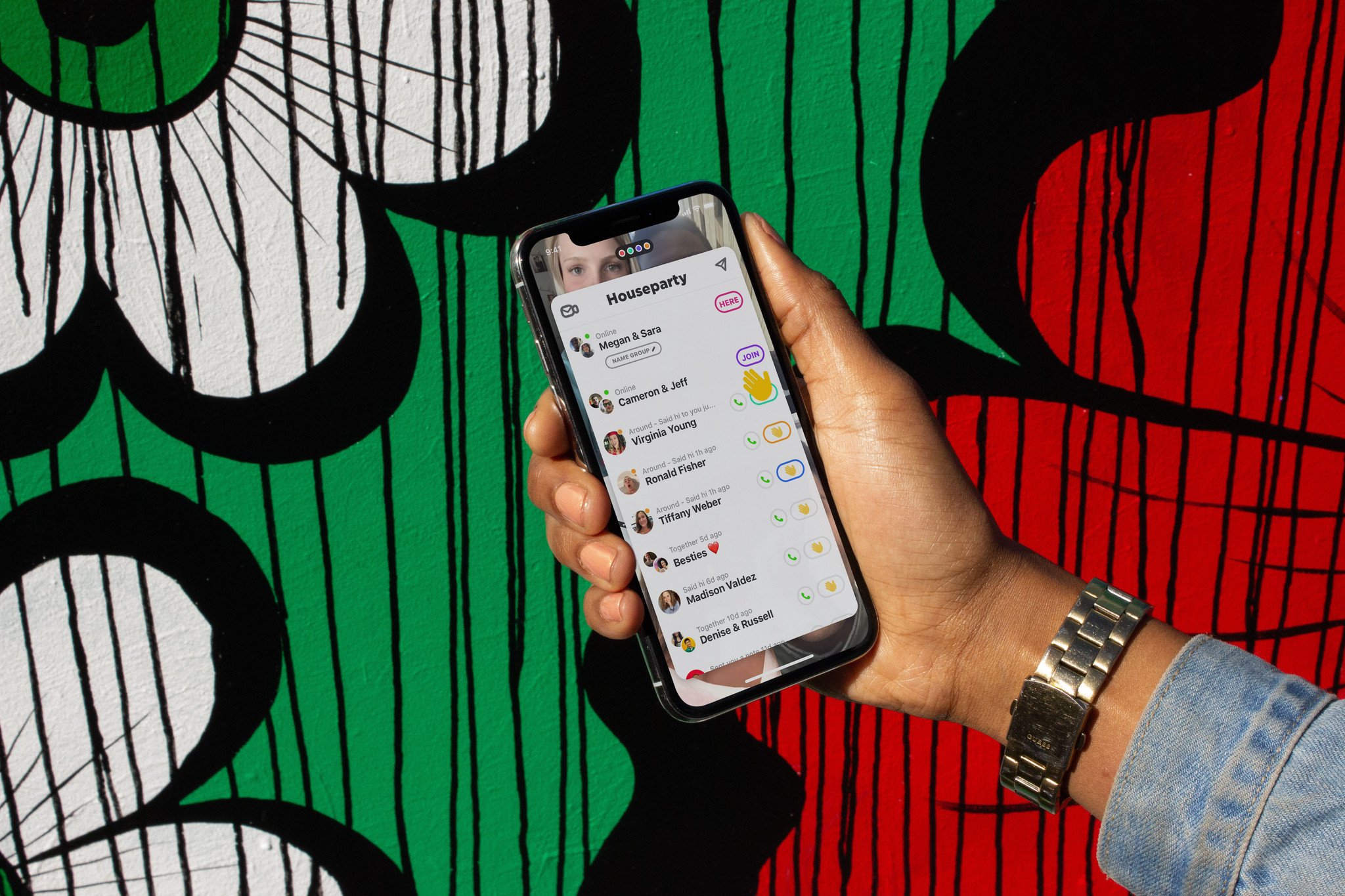 Houseparty acusada de roubar dados dos utilizadores. Afinal, a app do momento é ou não segura?