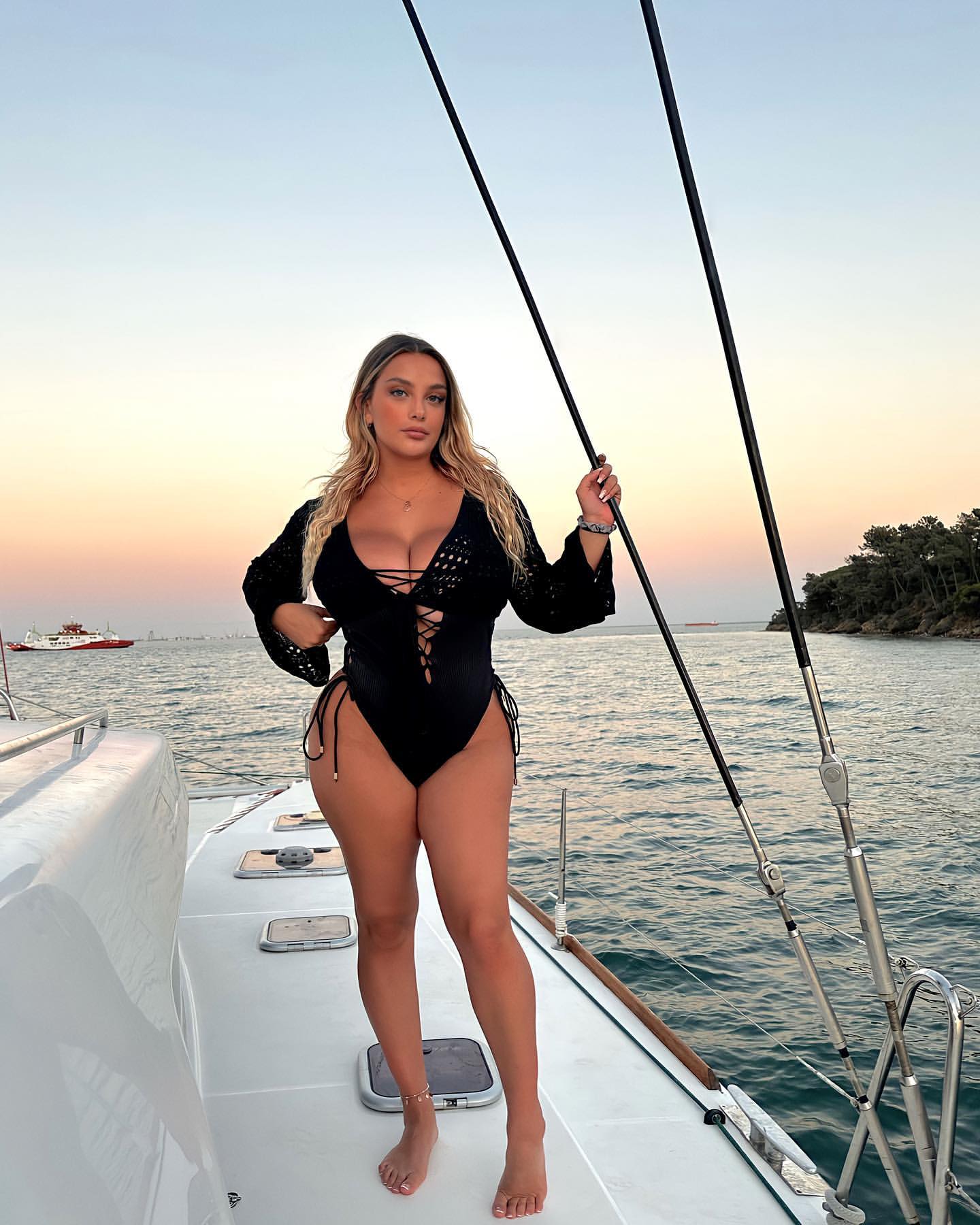 Namorada da nova estrela do Sporting dá que falar nas redes sociais. Veja as fotos