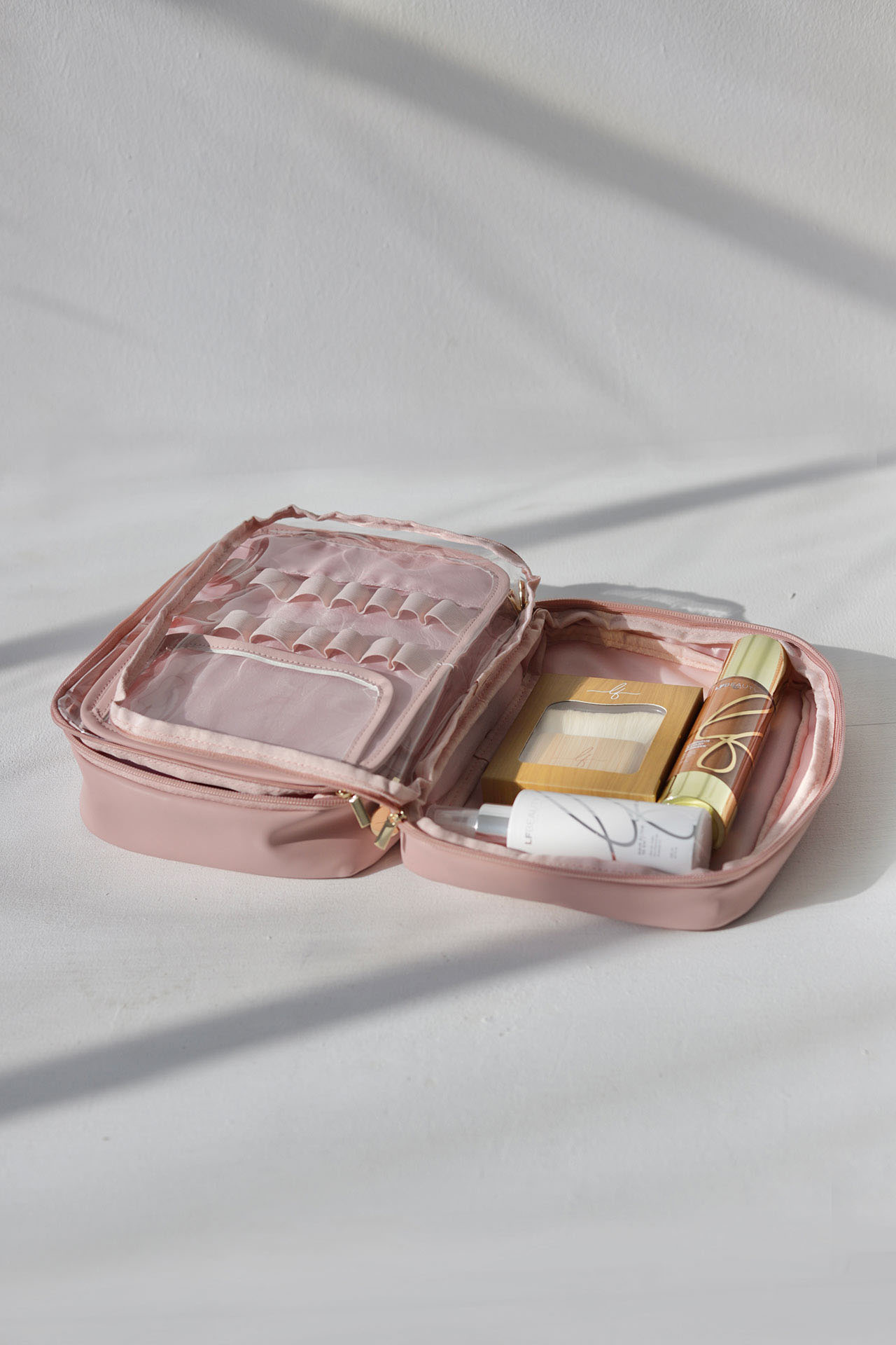 Esta nécessaire da marca de Liliana Filipa é o sonho dos amantes de beleza (e dá um ótimo presente de Natal)