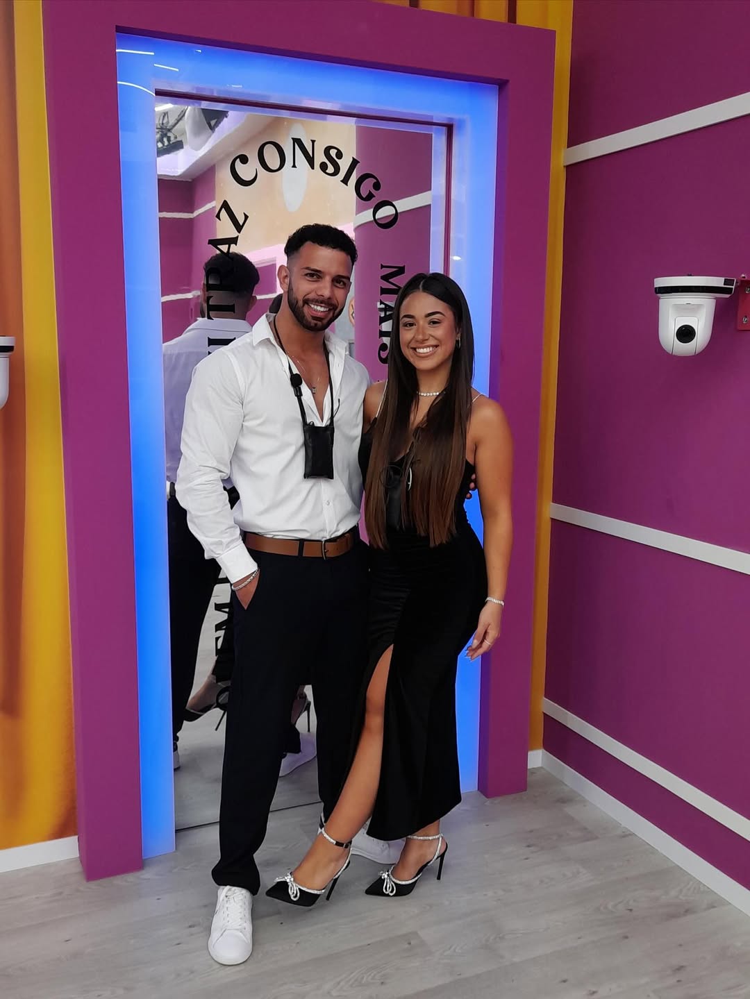 Veja o primeiro beijo de Liliana e Fábio no “Secret Story”. Concorrente terminou noivado em direto no domingo