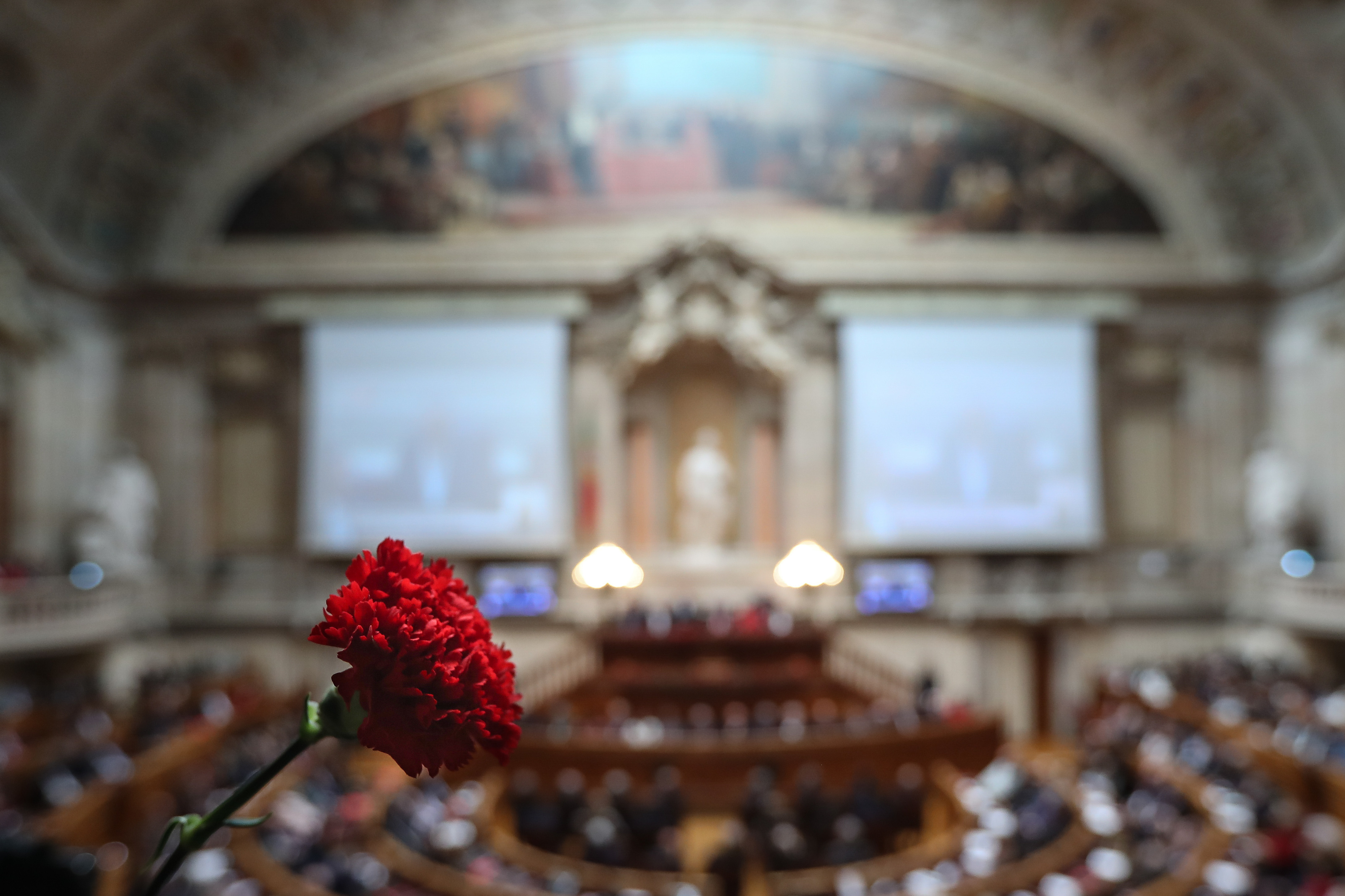 Parlamento vai decidir se realiza ou não sessão solene do 25 de Abril este ano