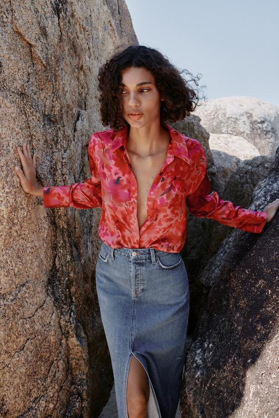 11 blusas e camisas coloridas para sensualizar nesta primavera (a partir de 12,59€)