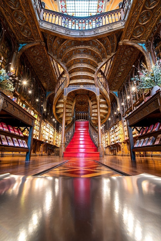 A livraria mais bonita do mundo faz anos e vai oferecer livros aos primeiros 120 visitantes. Saiba tudo