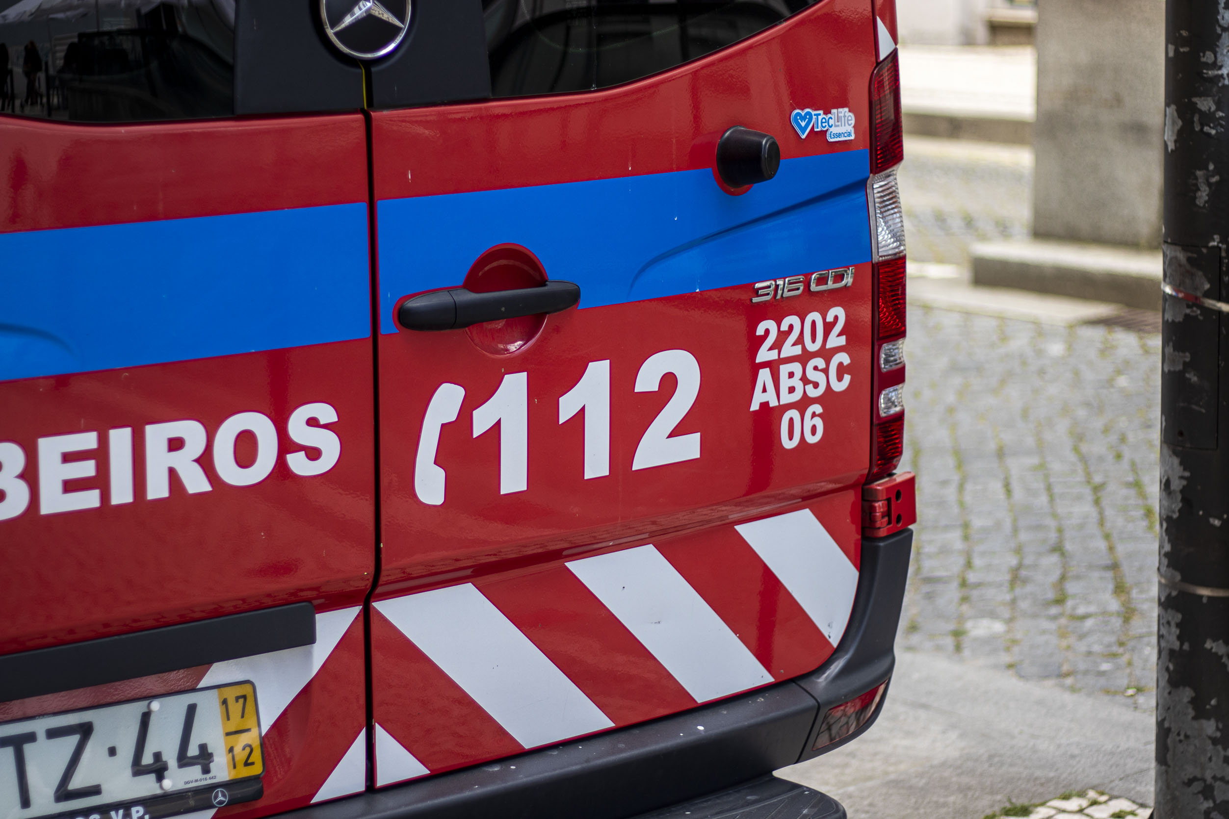 Explosão por fuga de gás em aquecedor causa dois feridos em Sintra