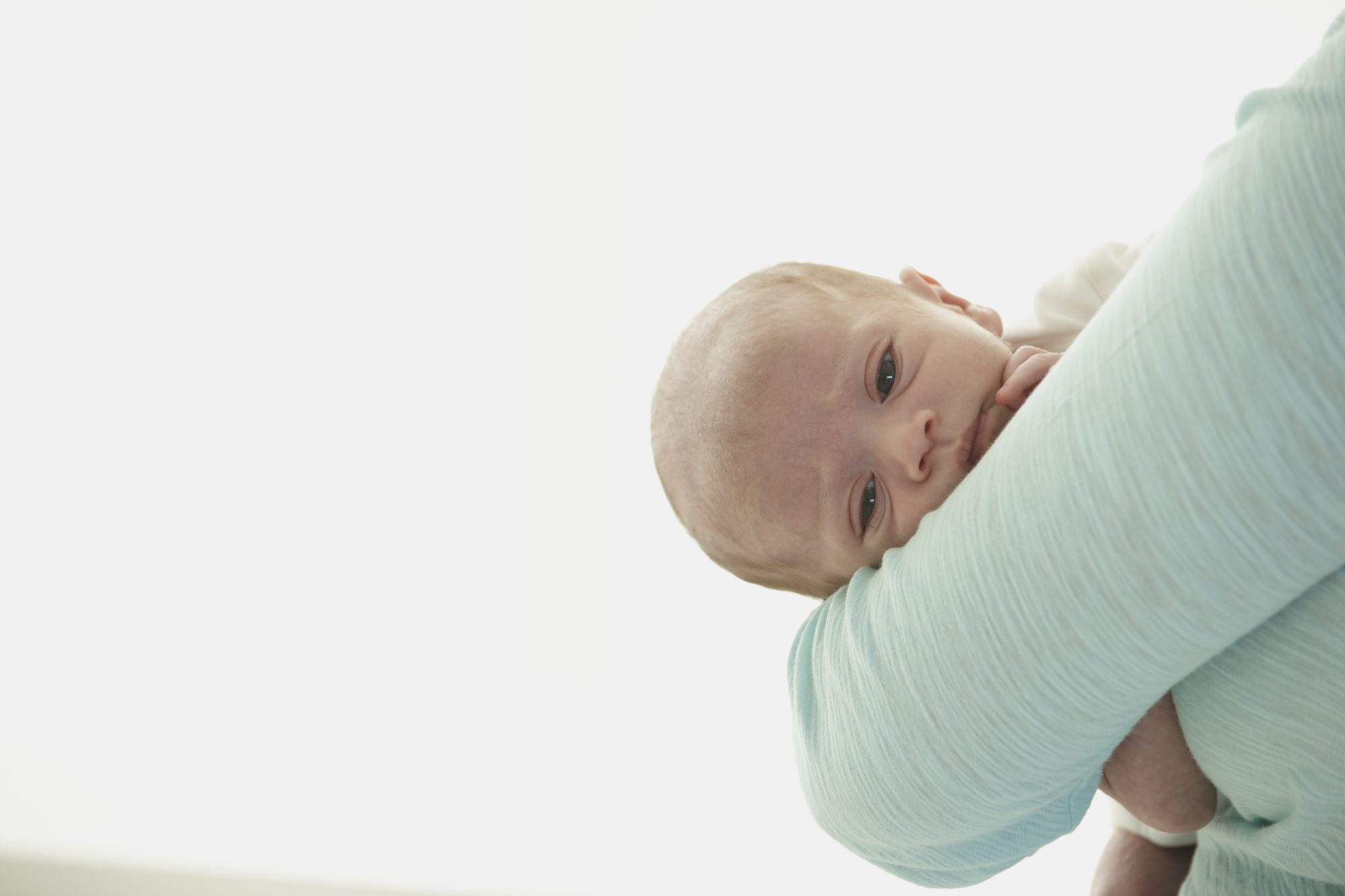 Os bebés também têm depressões. Pedopsiquiatra aponta sintomas a que os pais devem estar atentos e de como tratar a doença