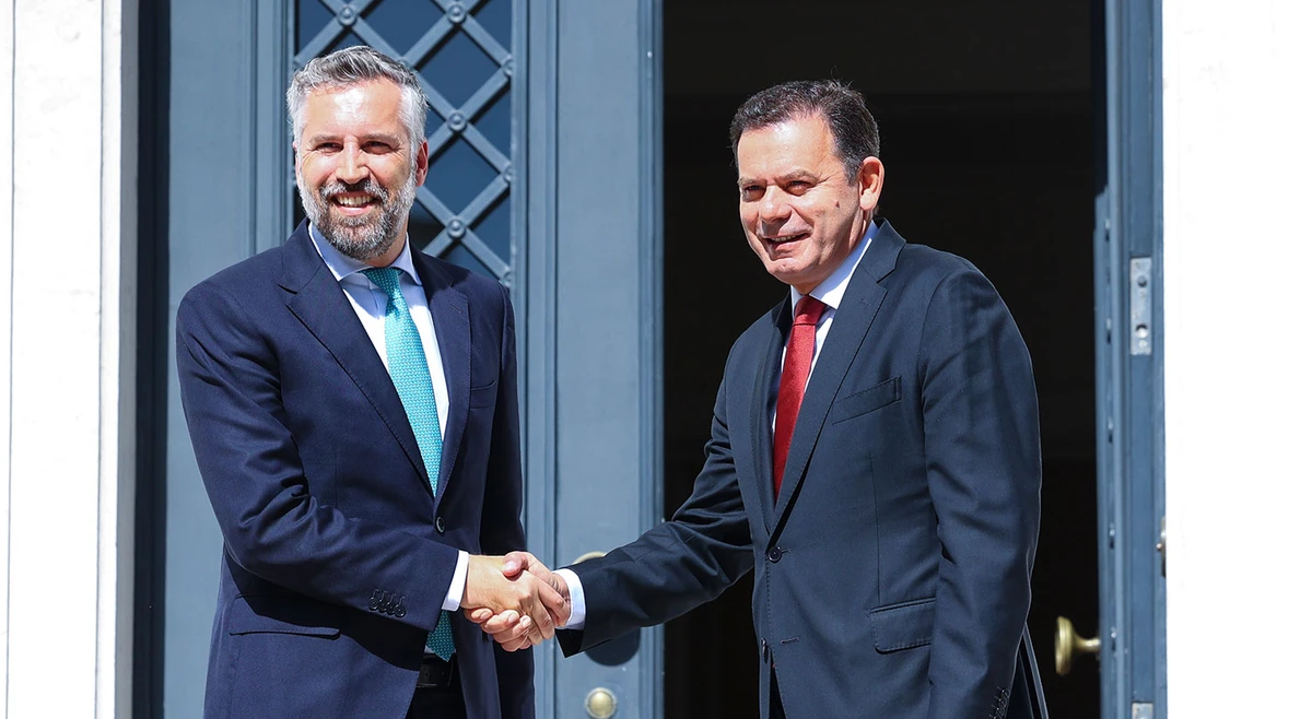 Caros Pedro Nuno e Luís, a culpa é dos dois. Adeus e obrigado. Agora podem falar de política?