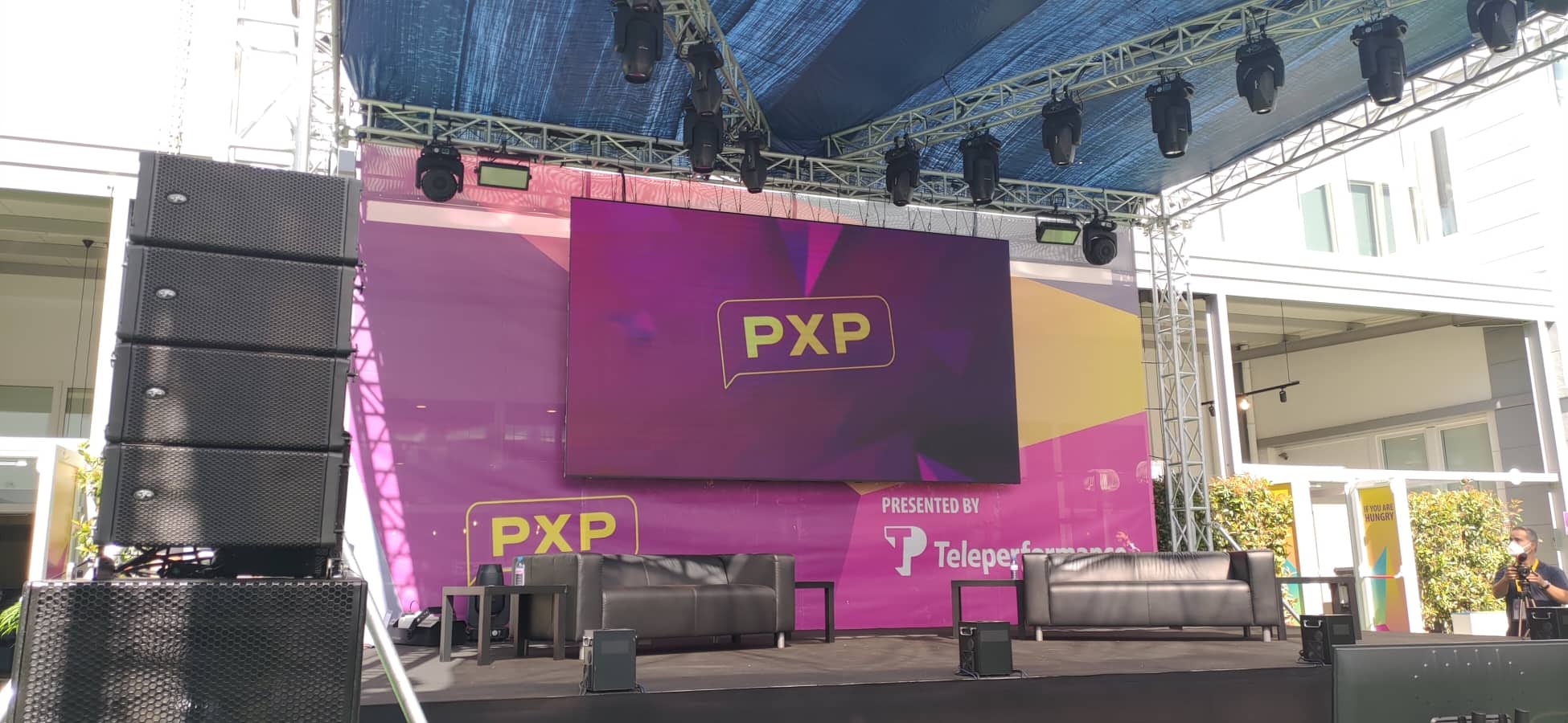 O que é o roboverse e como pretende a automatização melhorar a vida das pessoas em contexto de metaverso?