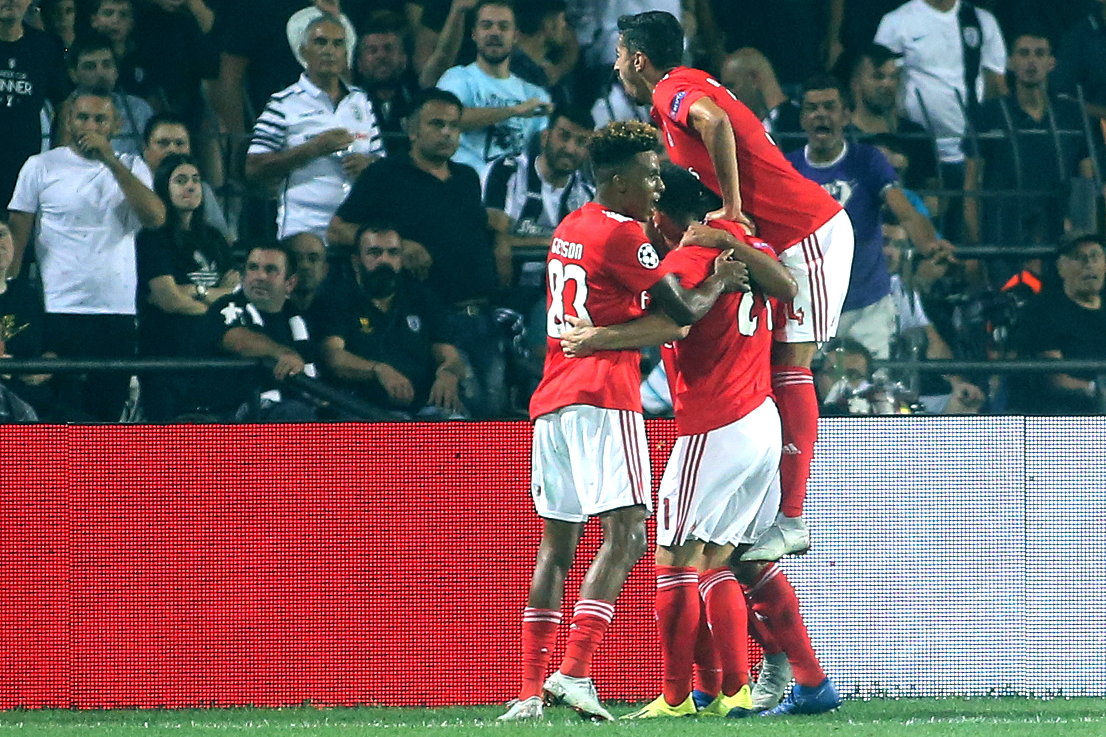 Entrada 'à campeão'. Benfica trava PAOK na Champions de basquetebol