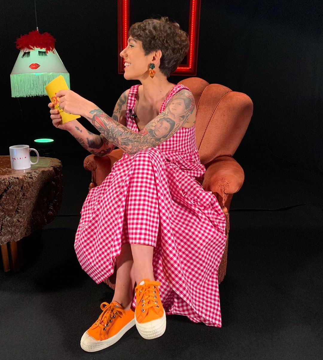 “Sexo oral com baba de camelo”? A nova série de Beatriz Gosta promete quebrar todos os tabus