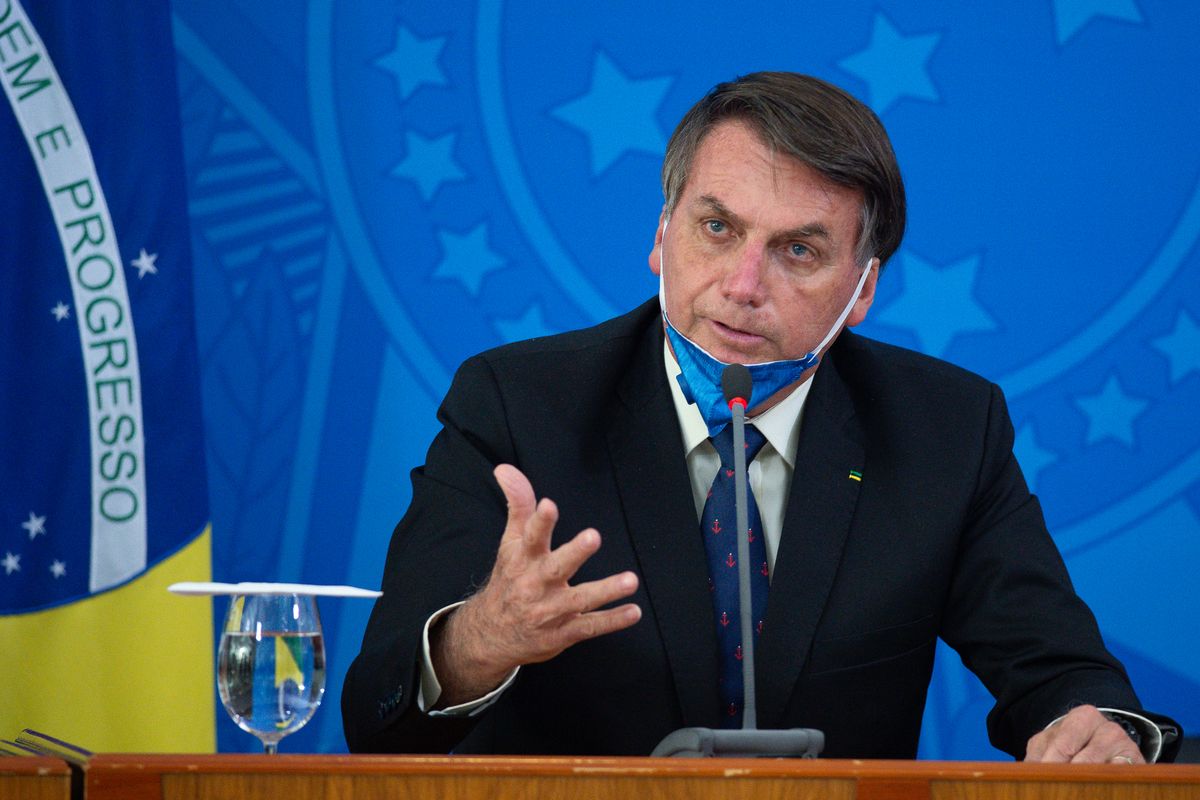 Bolsonaro com febre, dores no corpo e tosse fez teste à COVID-19. Resultado conhece-se hoje