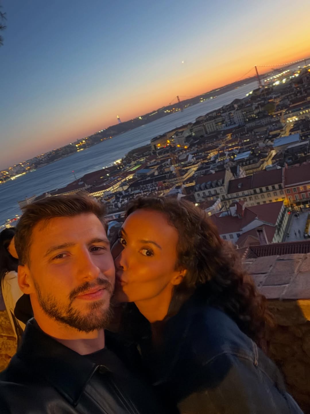 Maya Jama, namorada de Rúben Dias, está de férias em Portugal com o jogador. Veja as fotos