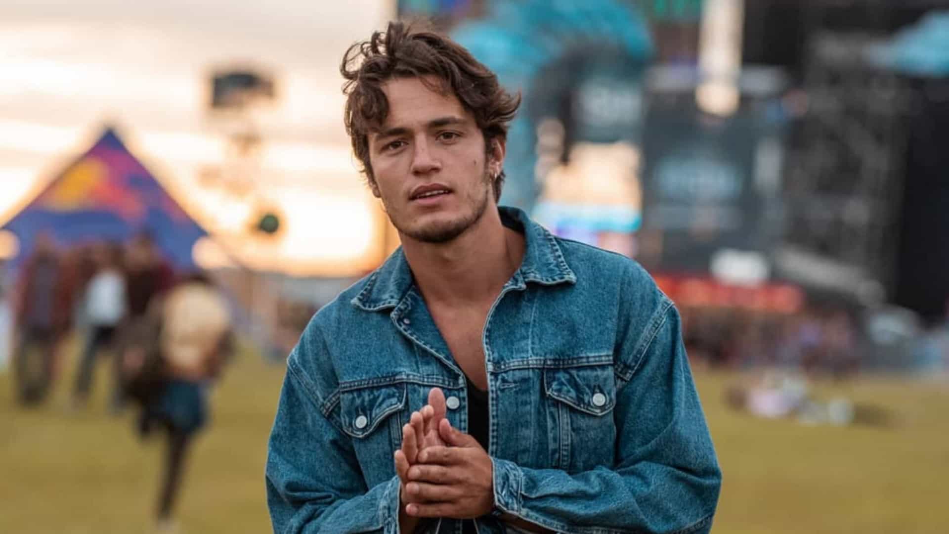 Sabia que João Mota também canta? Ator revela talento em vídeo
