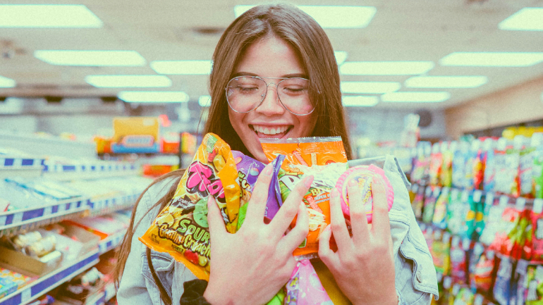 Proibida a publicidade de produtos com muito açúcar a menores de 16 anos