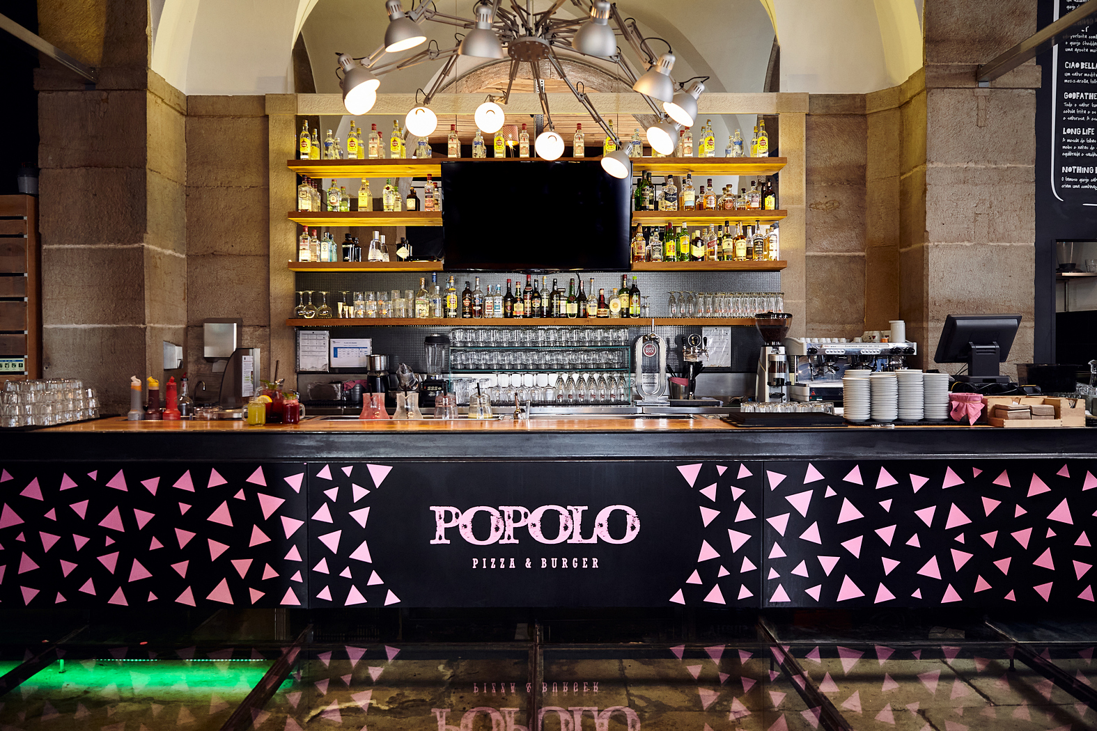 No Popolo janta-se música. Perdão, pizzas acompanhadas de Dj dois dias por semana