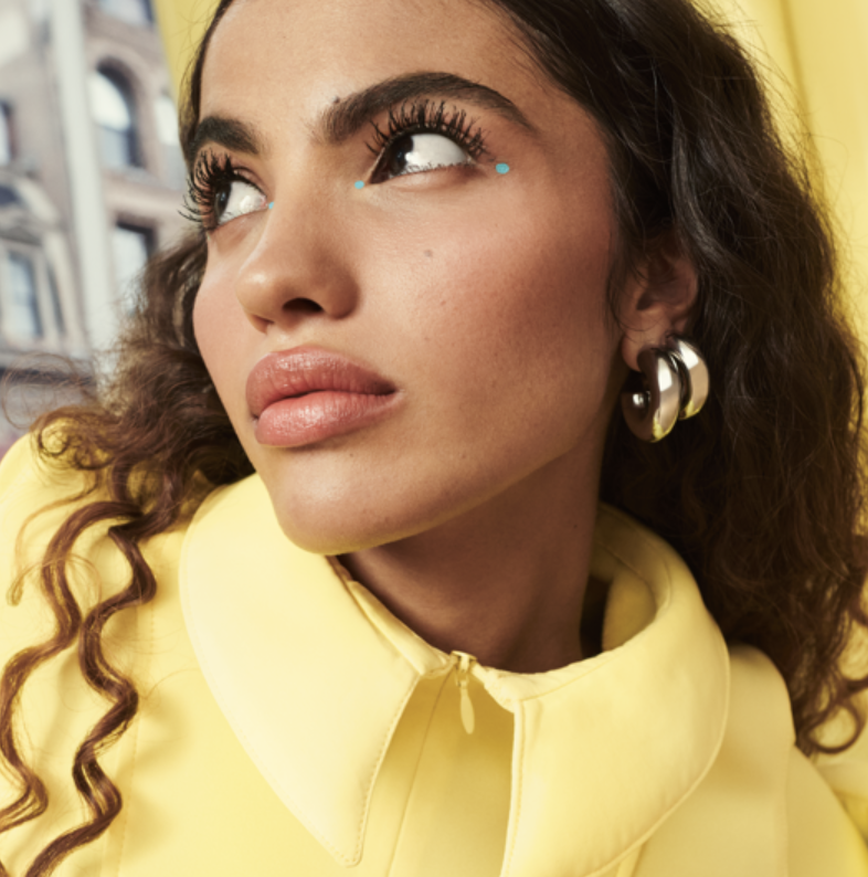 Pestanas XXL numa passagem? É com esta nova máscara de supermercado que só custa 10,99€