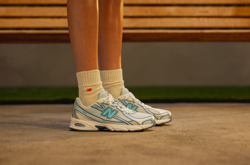 Olá, anos 2000. Este modelo icónico da New Balance está de volta (e pisca o olho a um que já foi tendência)