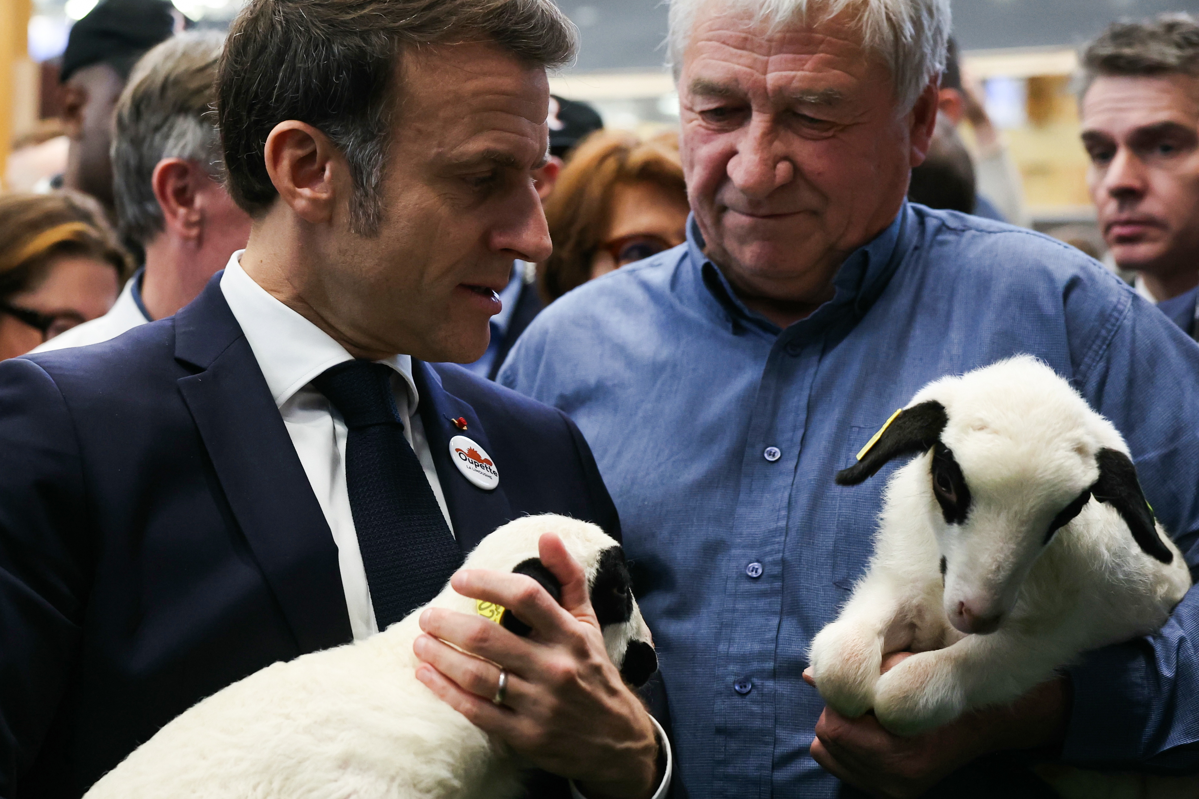 Em França, a agricultura é um assunto (muito) sério. E, no Salão Anual do setor, Macron mandou mensagens à América do Sul e a Trump