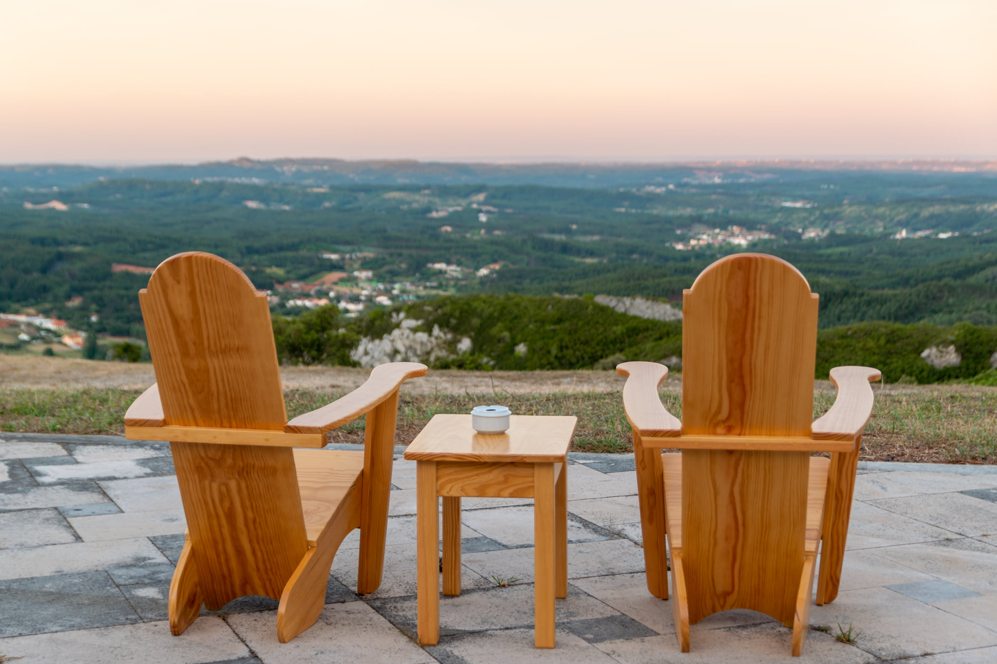 Rio Maior. Dormir num moinho, ir às salinas e atacar um torricado de cabrito a olhar a serra